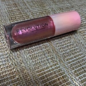 New Revolution Shimmer Bomb Lipgloss